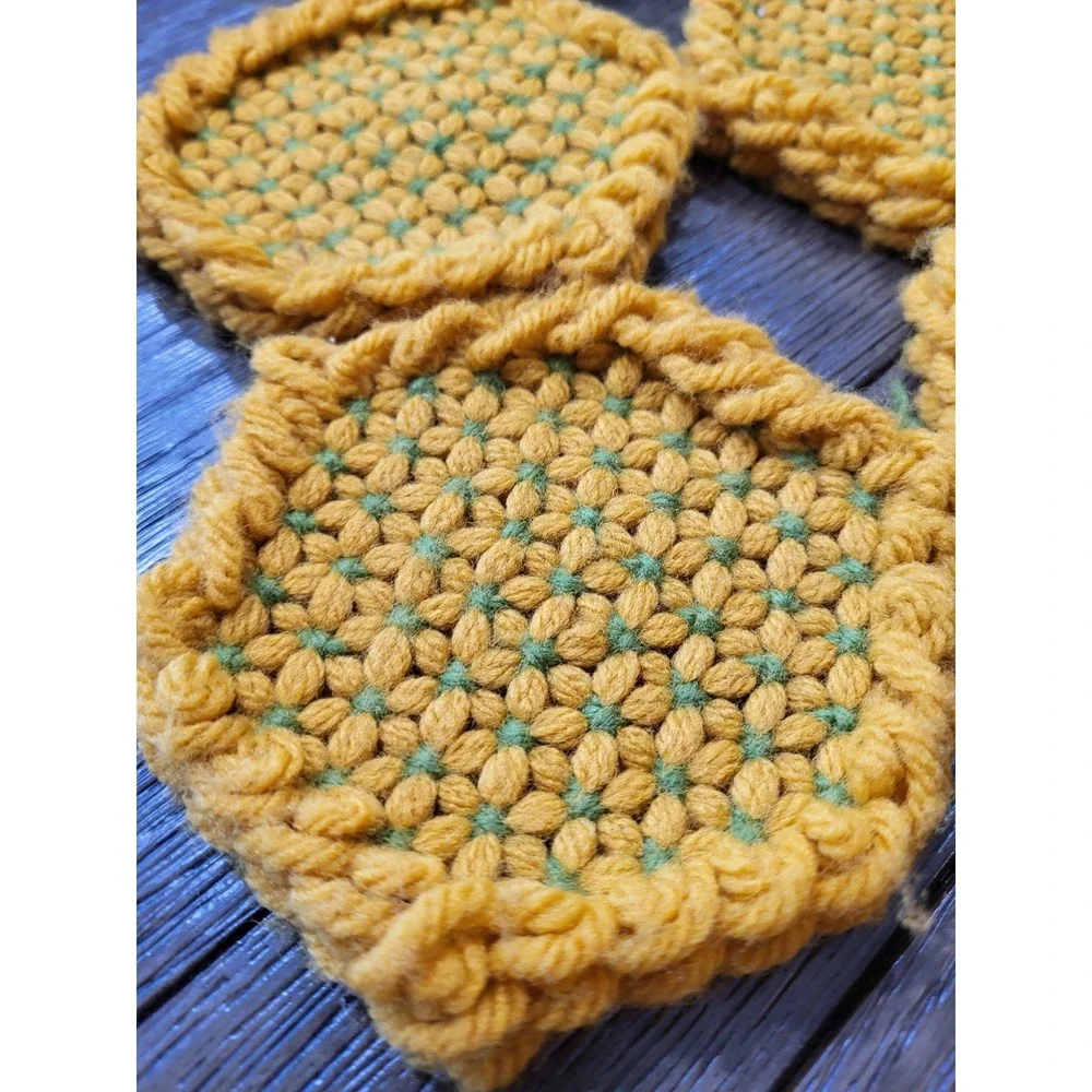 Vintage 70s Handmade Style Crochet Thick Daisy Green&Yellow Placemats 10x16